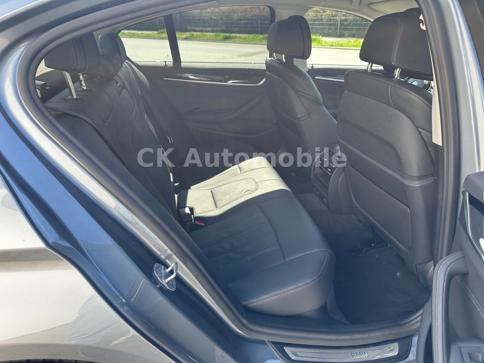 Fahrzeugabbildung BMW 530 i Lim. xDrive Sport Line/Navi/Leder/LED/Kam.