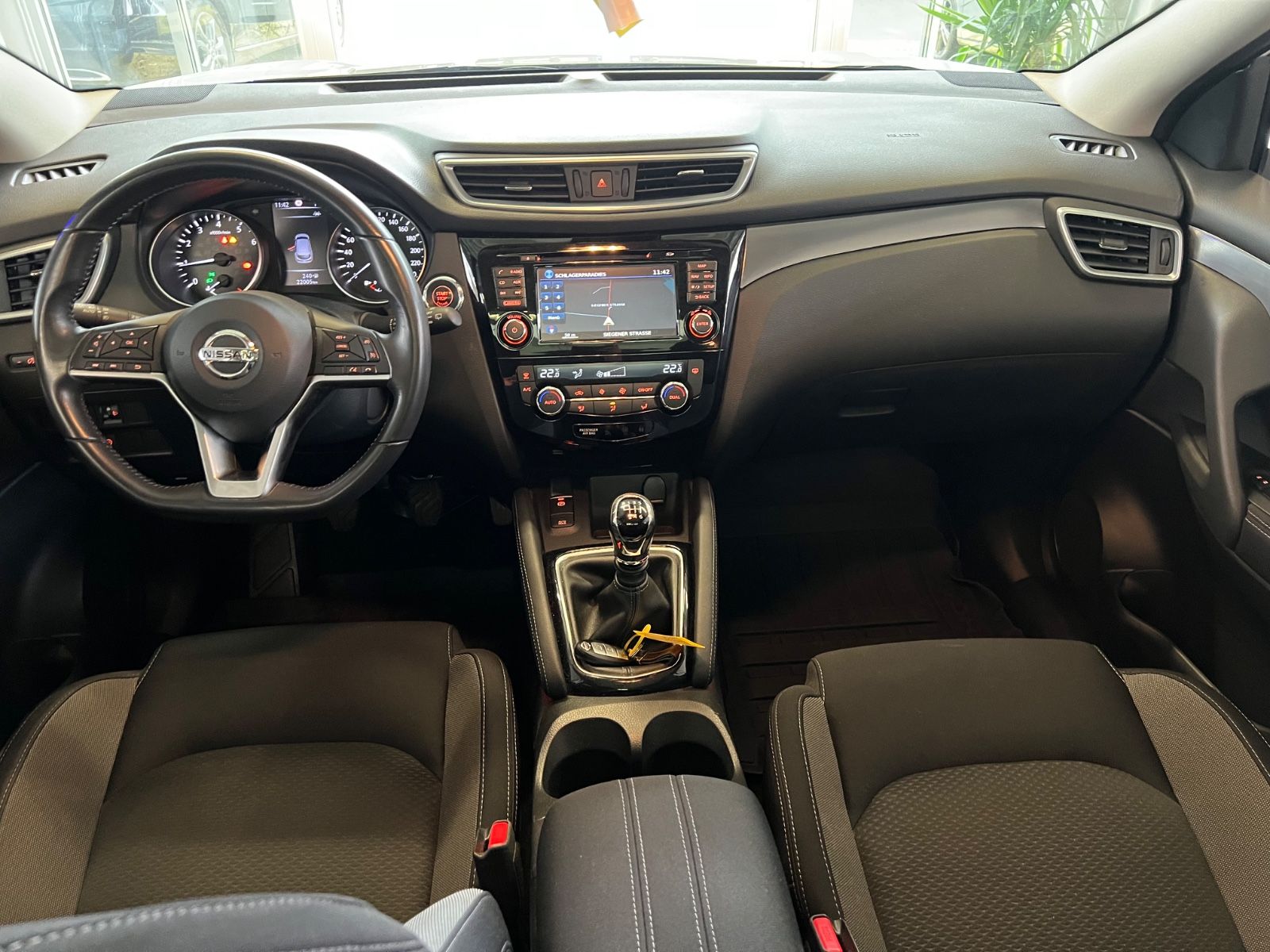 Fahrzeugabbildung Nissan Qashqai N-Connecta *1.HAND* NUR 22.005KM*