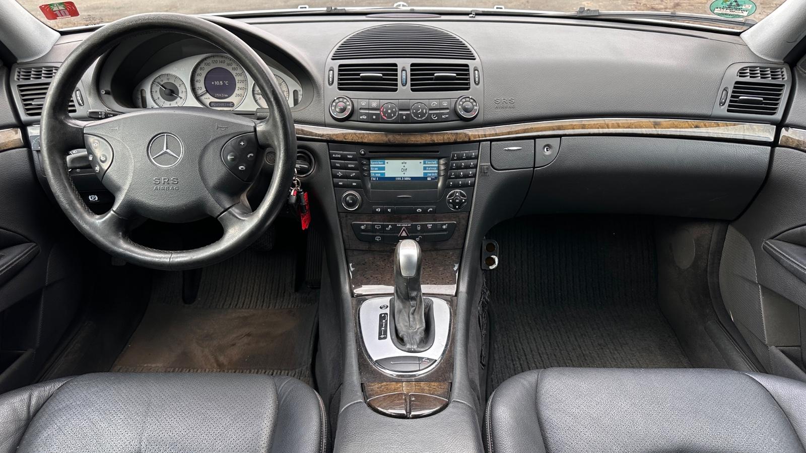 Mercedes-Benz E240 2005 — photo 13