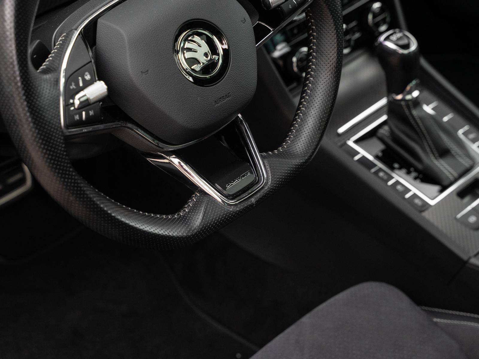 Skoda Superb Sportline PANO Canton AHK 19" Supernova