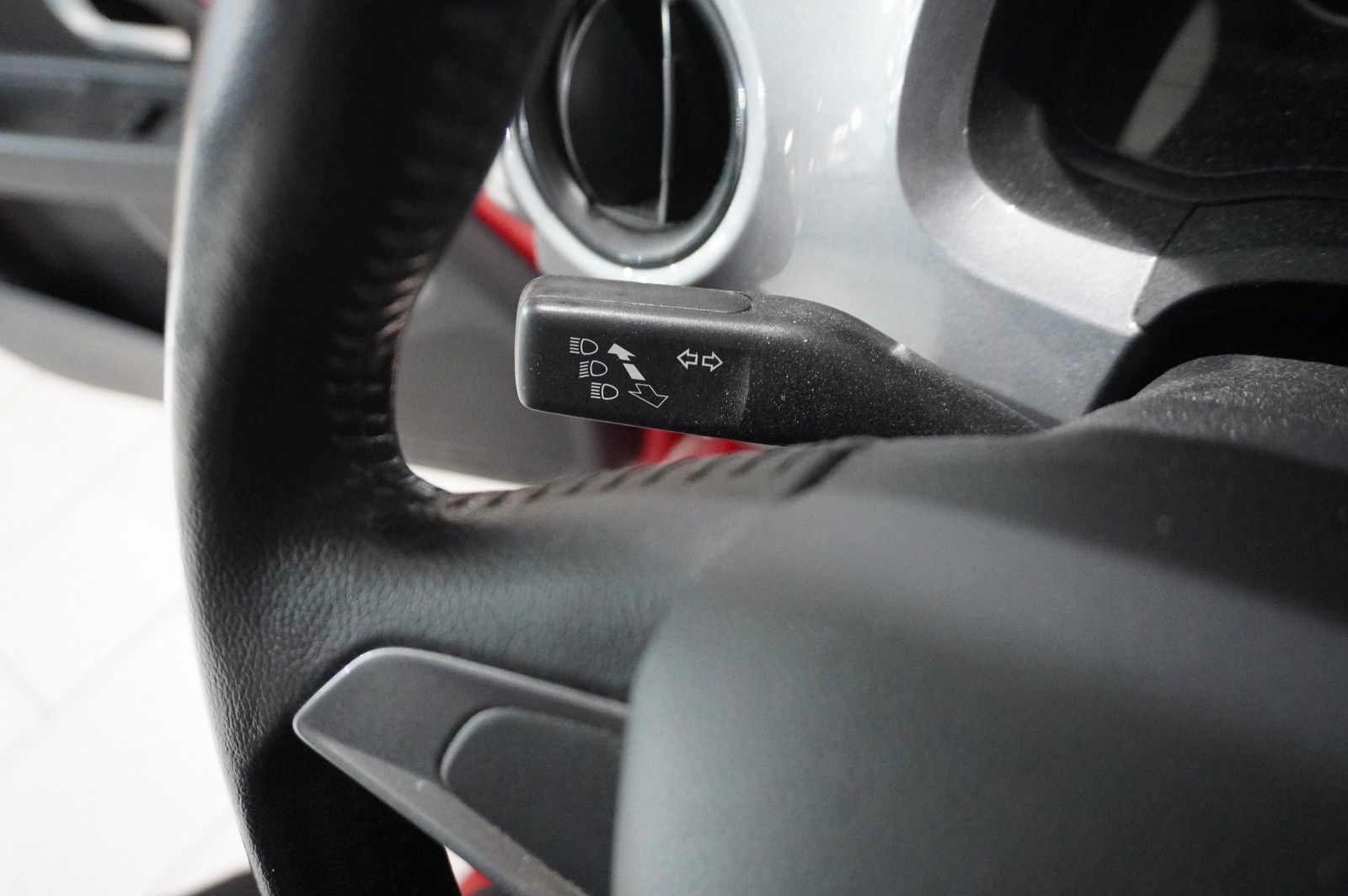 Fahrzeugabbildung SEAT Mii 1.0 SPORT 5-TÜR KLIMA/ALU/CD/AUX/NEBEL/TÜV