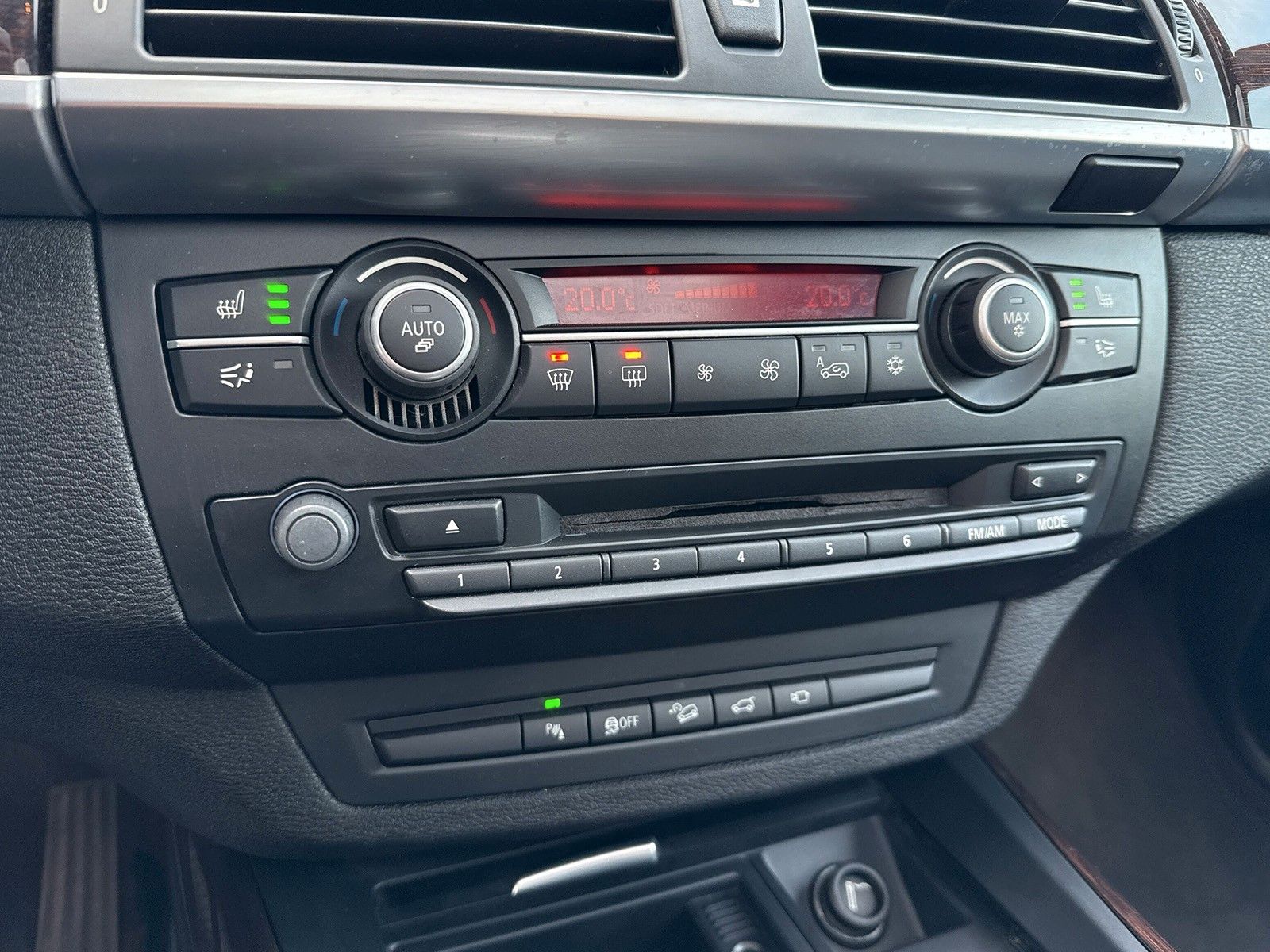 Fahrzeugabbildung BMW X5 xDrive50i*Pano*Bi-Xen*Memory*Head-Up*2-Zonen*