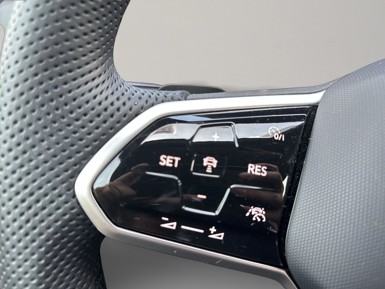 Golf Variant 1.5 eTSI R-Line, BlackStyle, Navi,