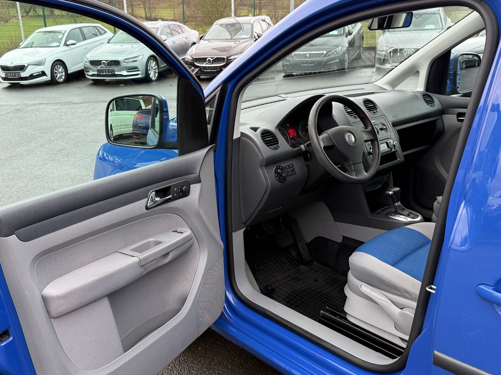 Fahrzeugabbildung Volkswagen Caddy Maxi Life 1.9 TDi DSG 7-Sitzer AHK PDC