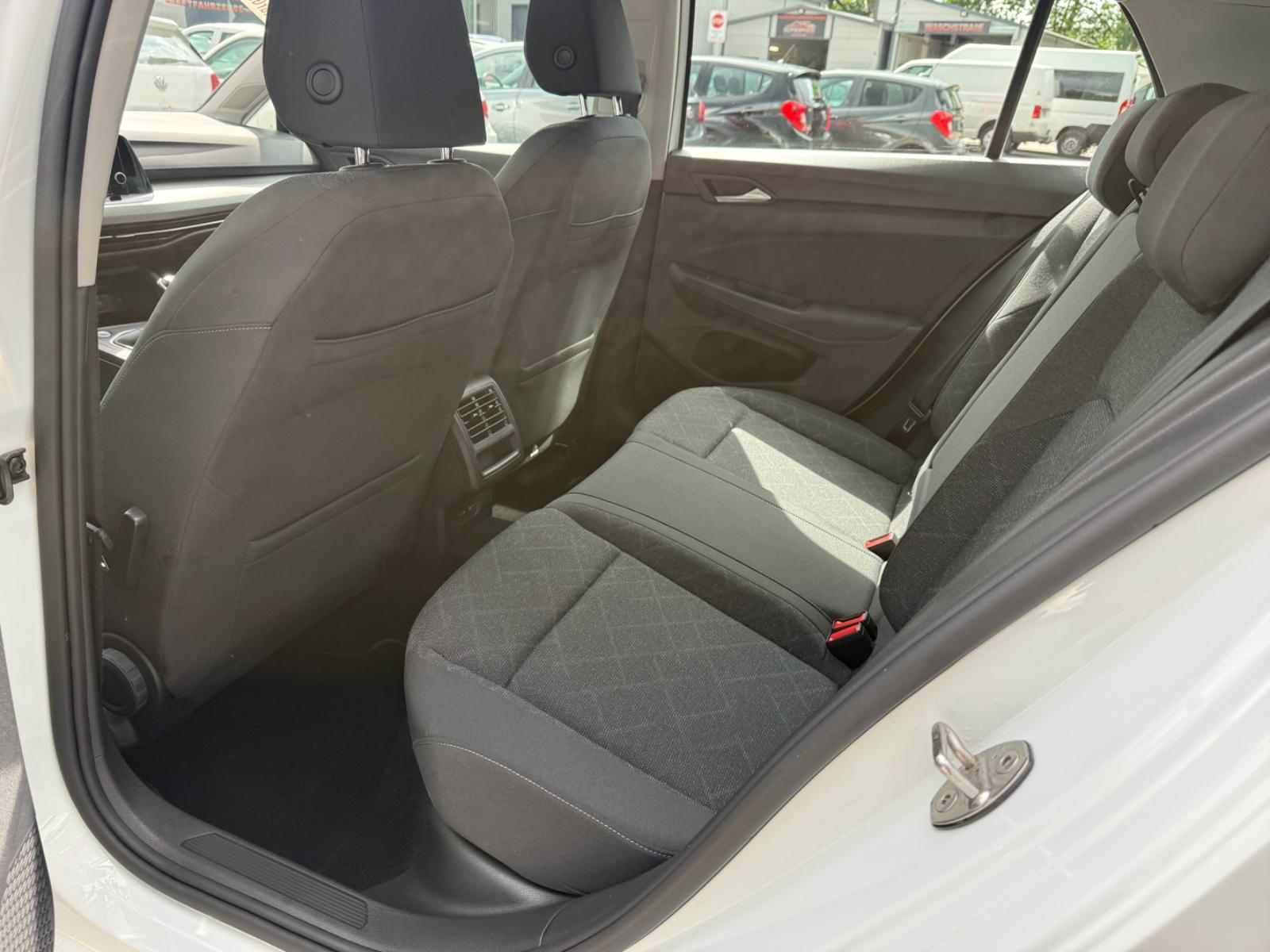 Volkswagen Golf VIII Lim. Life*FAHRSCHULE*PANO*SHZ*PDC*1HD*, миниатюра 13