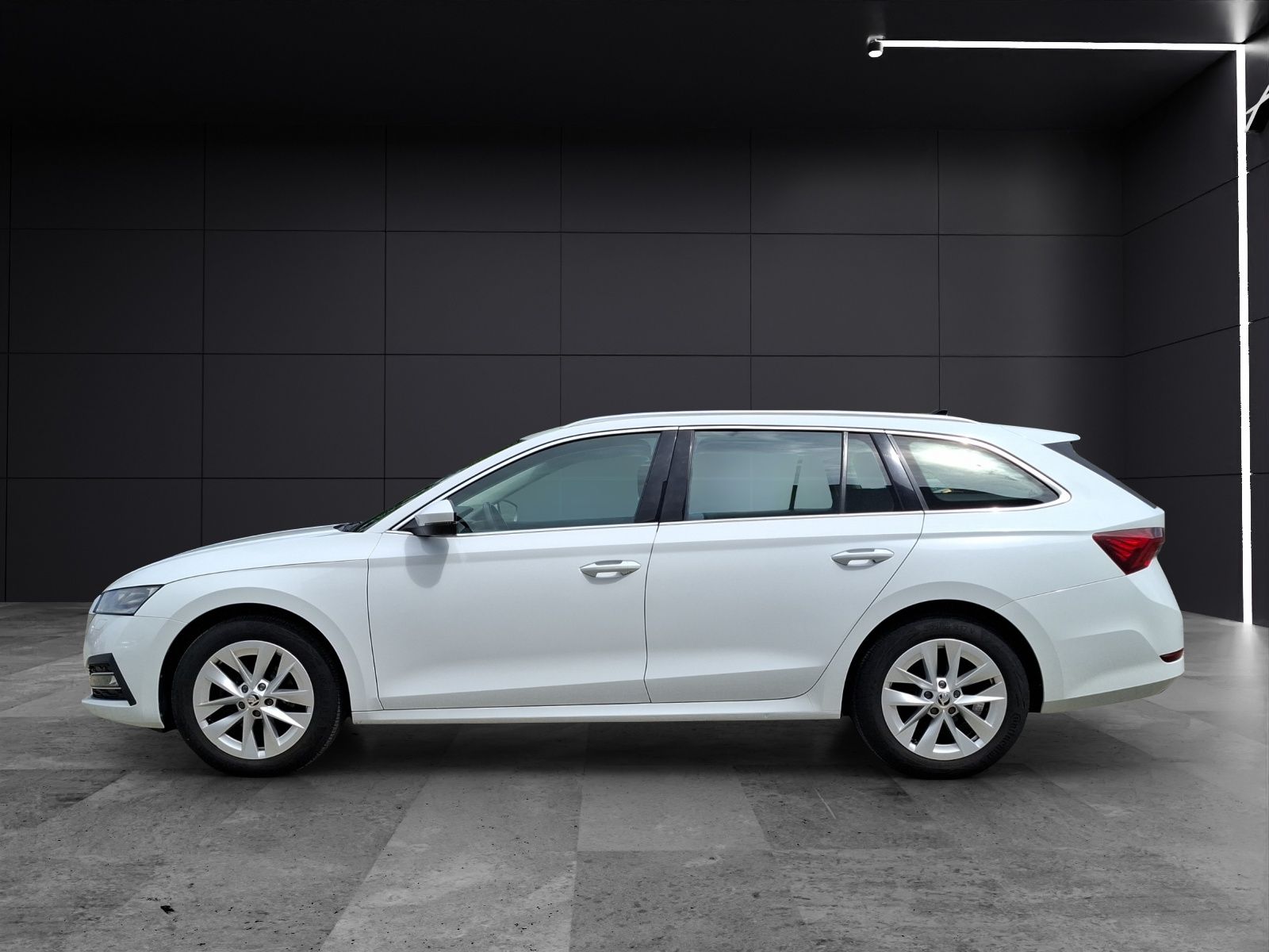 Fahrzeugabbildung SKODA Octavia Combi TDI First-Edition DSG Matrix AHK N