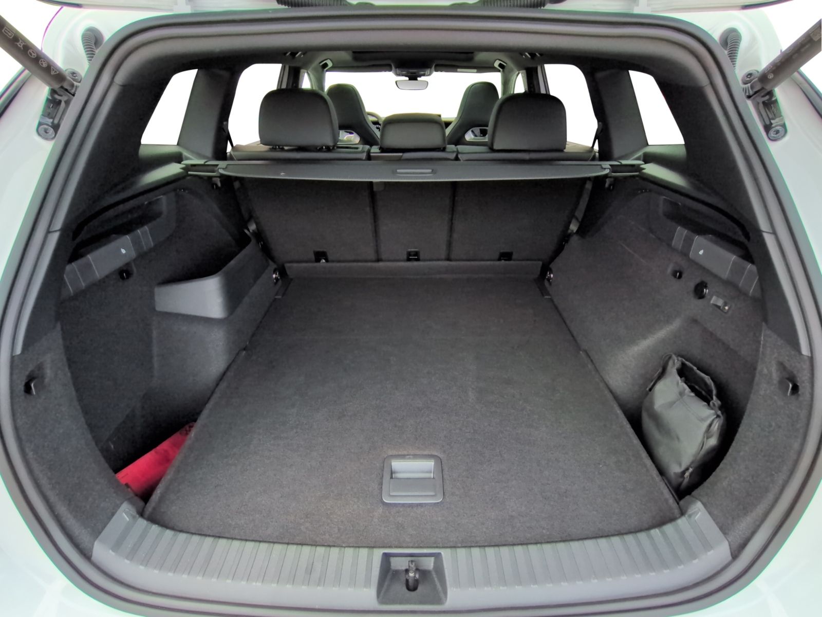 Tayron R-Line TDI 4MO AHK+STHZ+MATRIX+PANO+DCC+