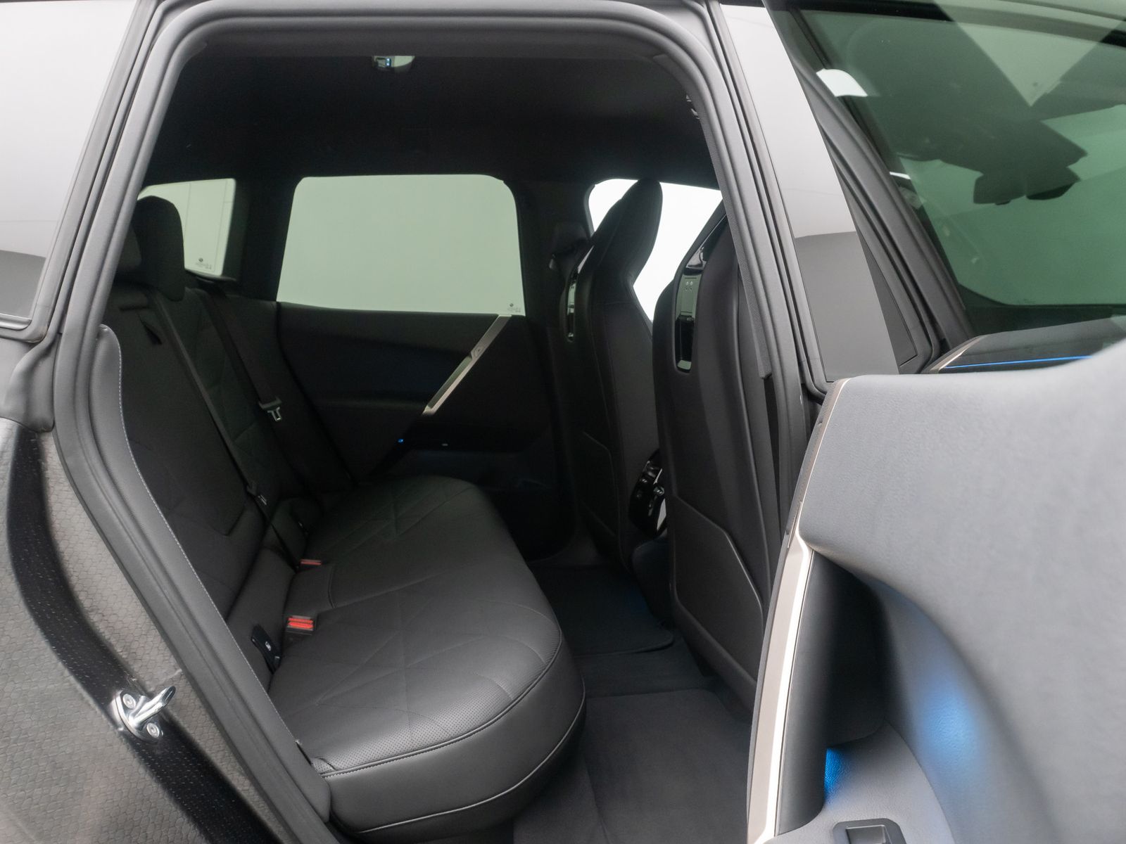 Fahrzeugabbildung BMW iX xD40 Sport 360&deg;DAB AHK Bel&uuml;ftung Komfort 21Zl