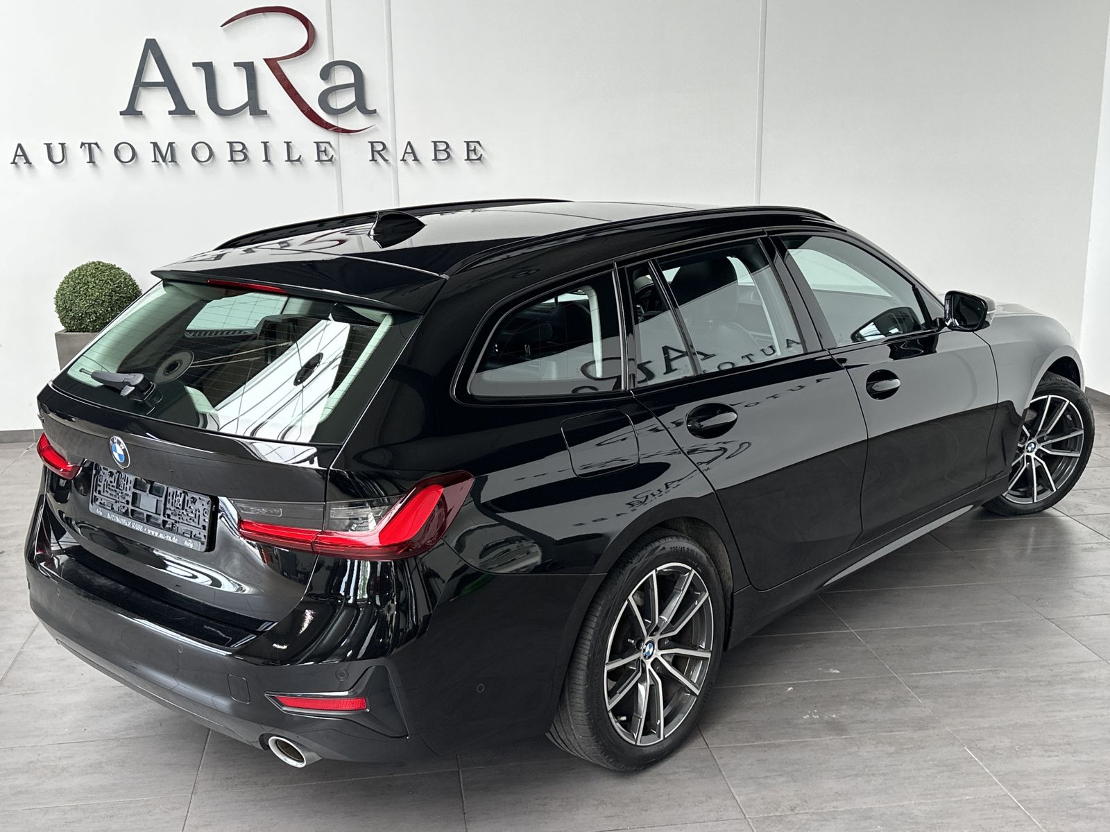 Fahrzeugabbildung BMW 320d Touring xDrive Sport-Line NAV+LED+AHK+PANO