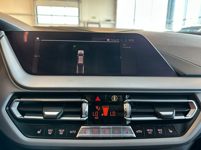 BMW 120 i *HEAD-UP*StandHZ*AHK*SPORT*2-ZONEN*CARPLAY