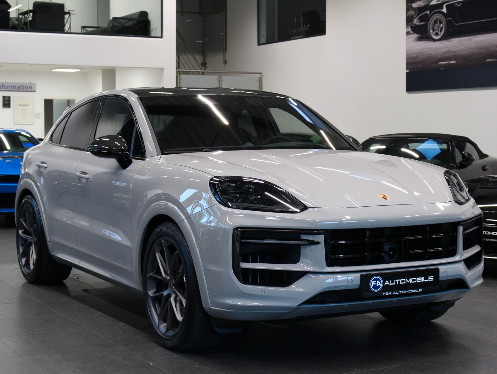 Fahrzeugabbildung Porsche Cayenne S Coupé Leichtbau-Sport-Paket Carbon