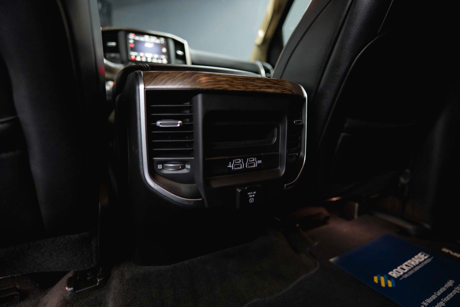 Fahrzeugabbildung Dodge RAM 5.7 V8 HEMI 4x4 OFFROAD NIGHT-Paket LARAMIE