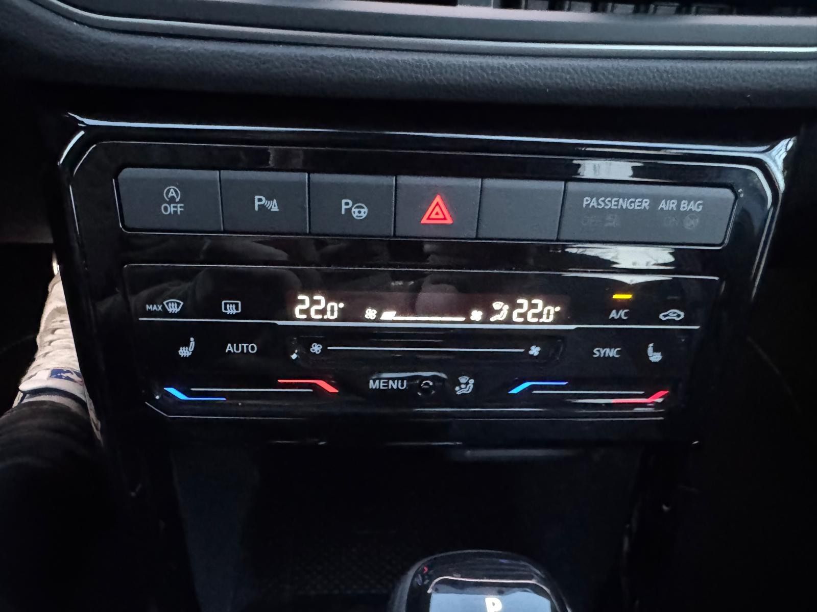 Fahrzeugabbildung Volkswagen T-Cross 1.5 TSI 110 kW R-Line Navi+IQLight+Kamer