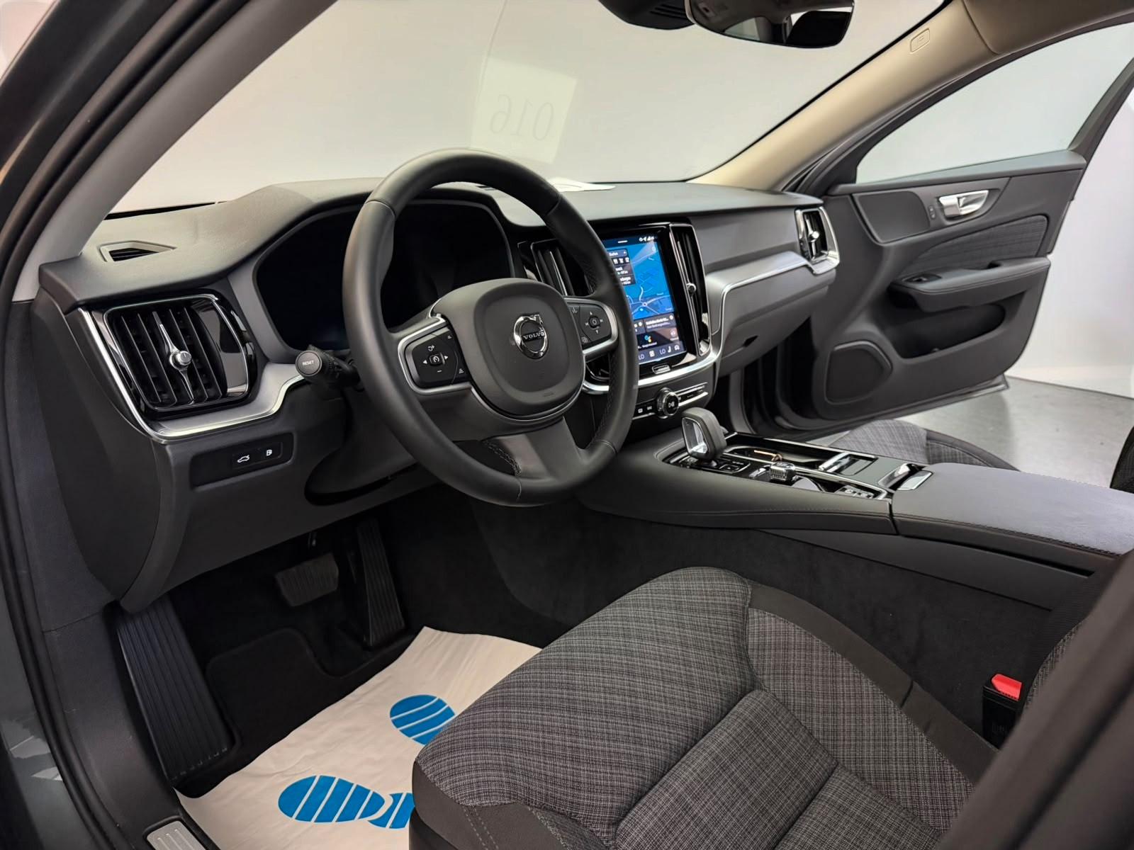 Volvo V60 Kombi Core Hybrid AWD*ACC*AHK*LED*KEYLESS