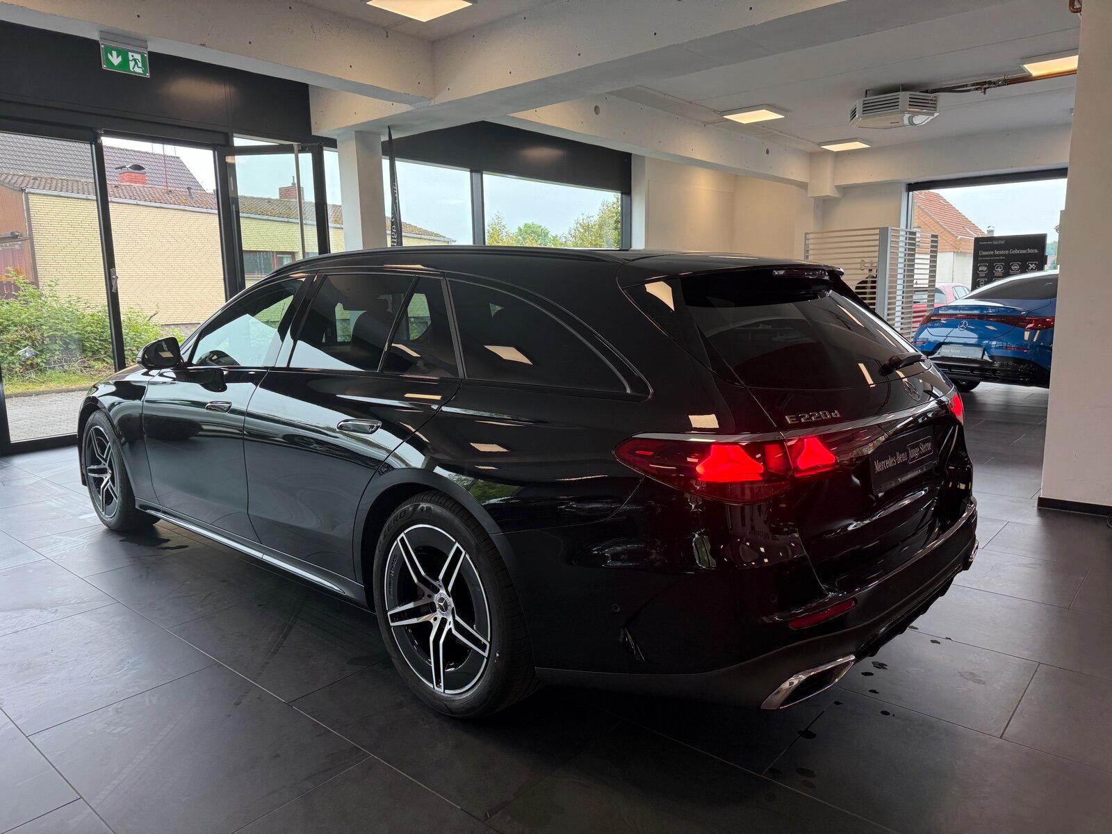 Mercedes-Benz E 220 d T AMG ADVANCED NIGHT AHK DISTRONIC TWA