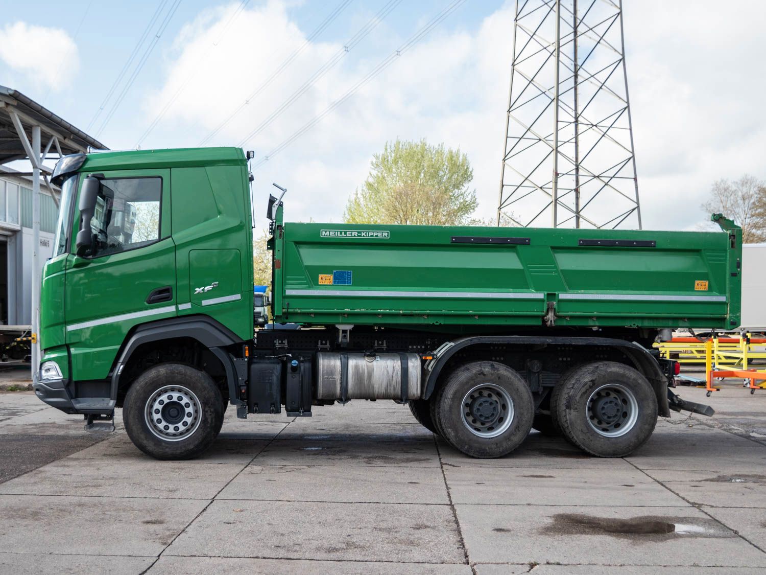 Fahrzeugabbildung DAF FAT XFC 530 SL Meiller TRIGENIUS D 316