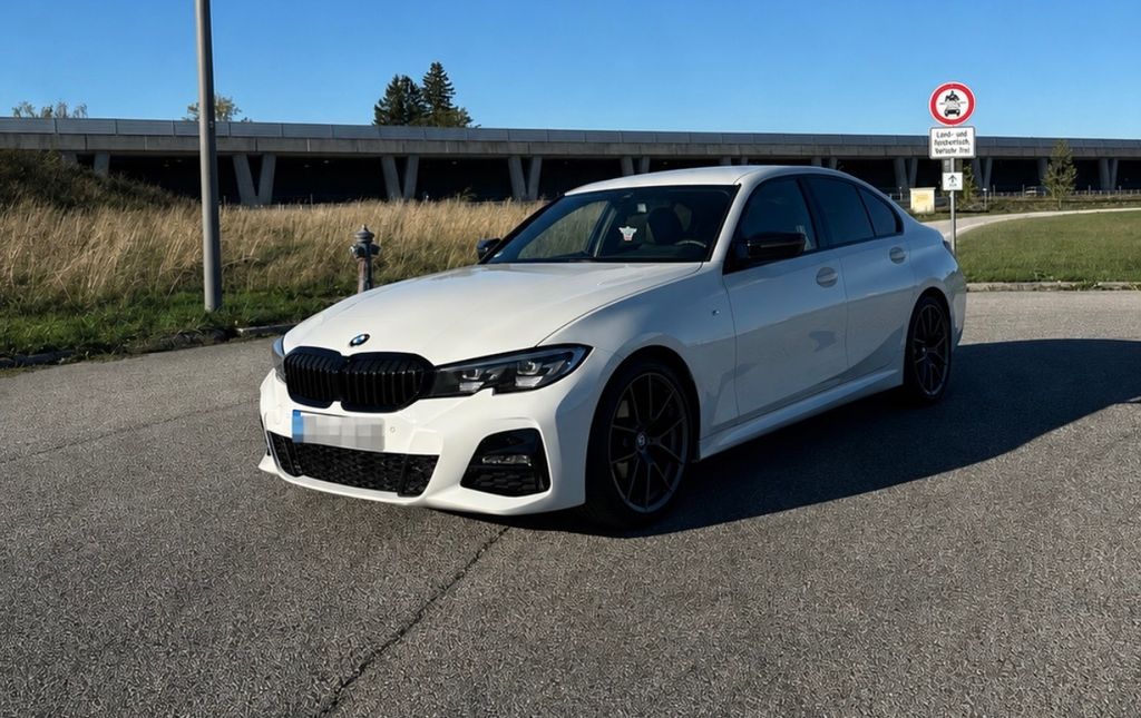 Image of BMW 320
