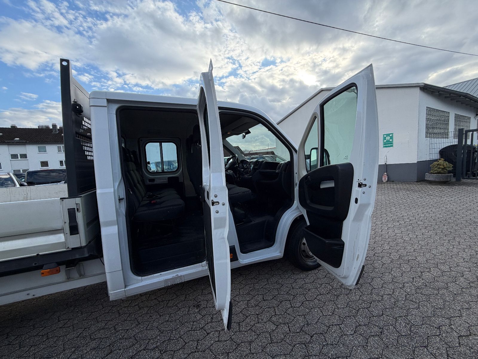 Fahrzeugabbildung Fiat Ducato Pritsche/7-SITZ Doppelk. 35 140 L4 Pritsc