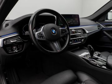 Fahrzeugabbildung BMW 530d Tour Luxury HUD ACC H/K AHK Komfortsitz 20"