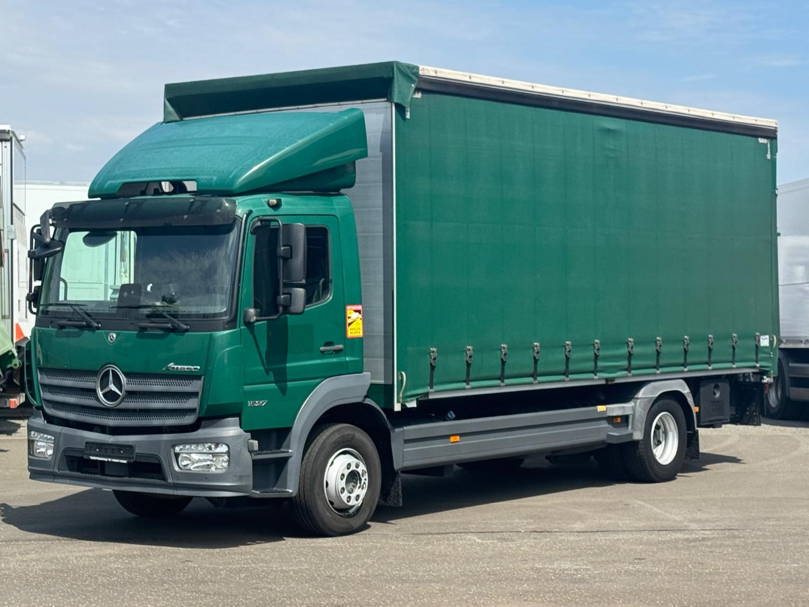 Mercedes-Benz ATEGO 1527 L / LBW 2,0 T / 2 x AHK / 3 SITZER