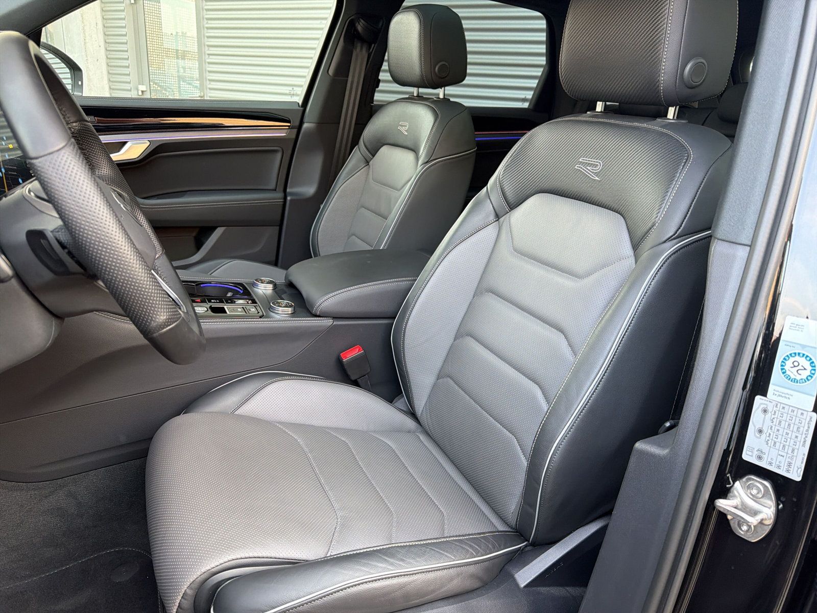 Fahrzeugabbildung Volkswagen Touareg 3.0 TDI 4M R-Line PANO STANDHZG AHK 22"