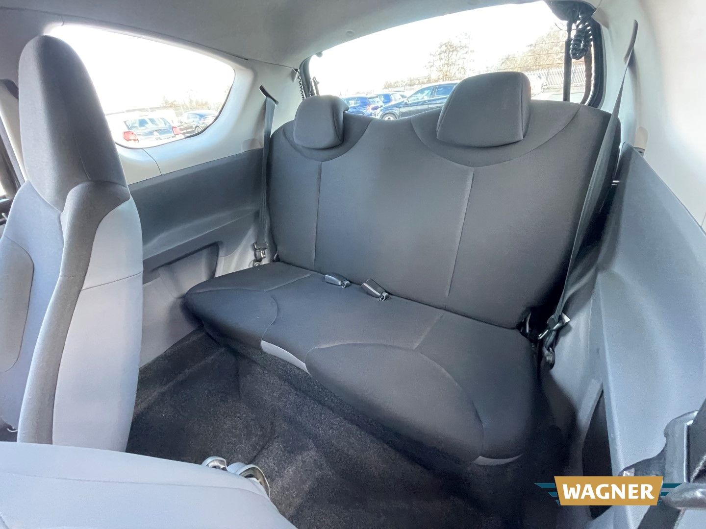 Fahrzeugabbildung Toyota Aygo Basis Servolenkung Radio TÜV 05/2026