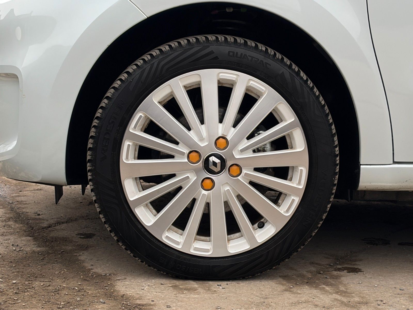 Fahrzeugabbildung Renault Twingo Vibes E Temp SHZ PDC R-Kam CarPlay Navi