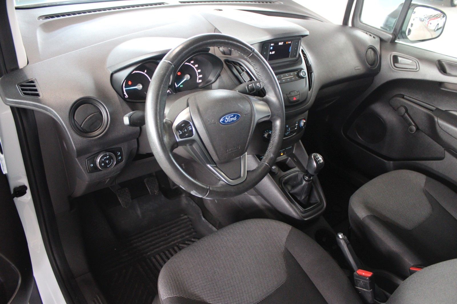 Fahrzeugabbildung Ford Transit Courier 1,5 TDCi Kasten Allwetter 1.Hand