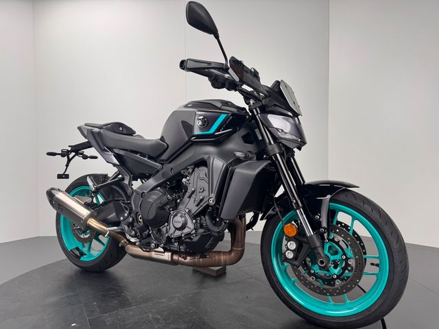 Yamaha MT-09 *AKRAPOVIC *NEUWERTIG