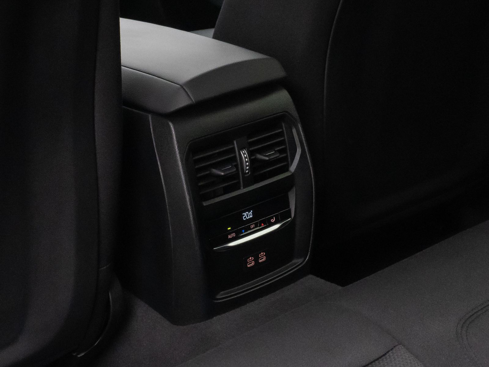 Fahrzeugabbildung BMW 320d Kamera DAB HiFi Fernlichtassist Stop&Go LED