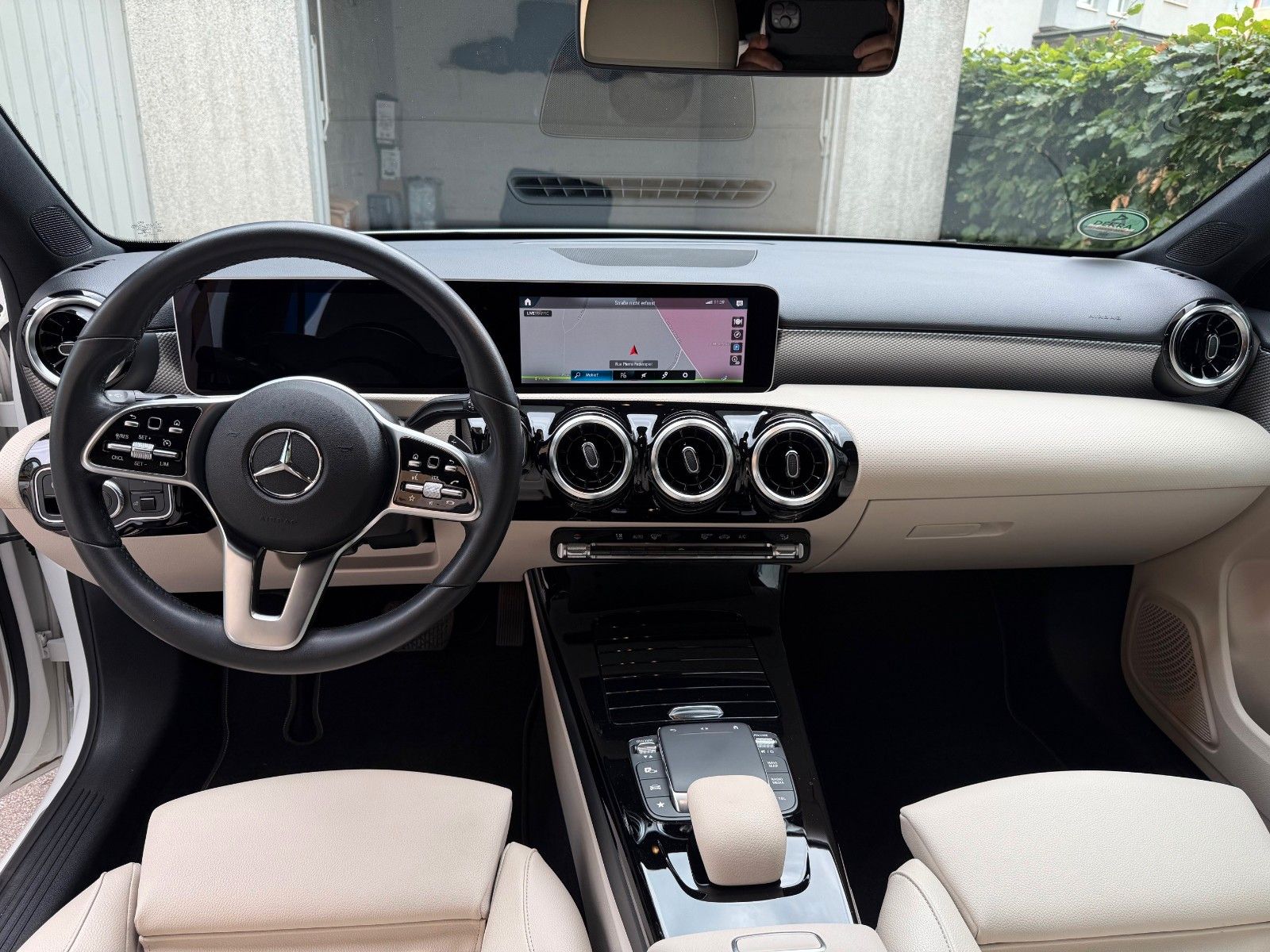 MERCEDES-BENZ A 180