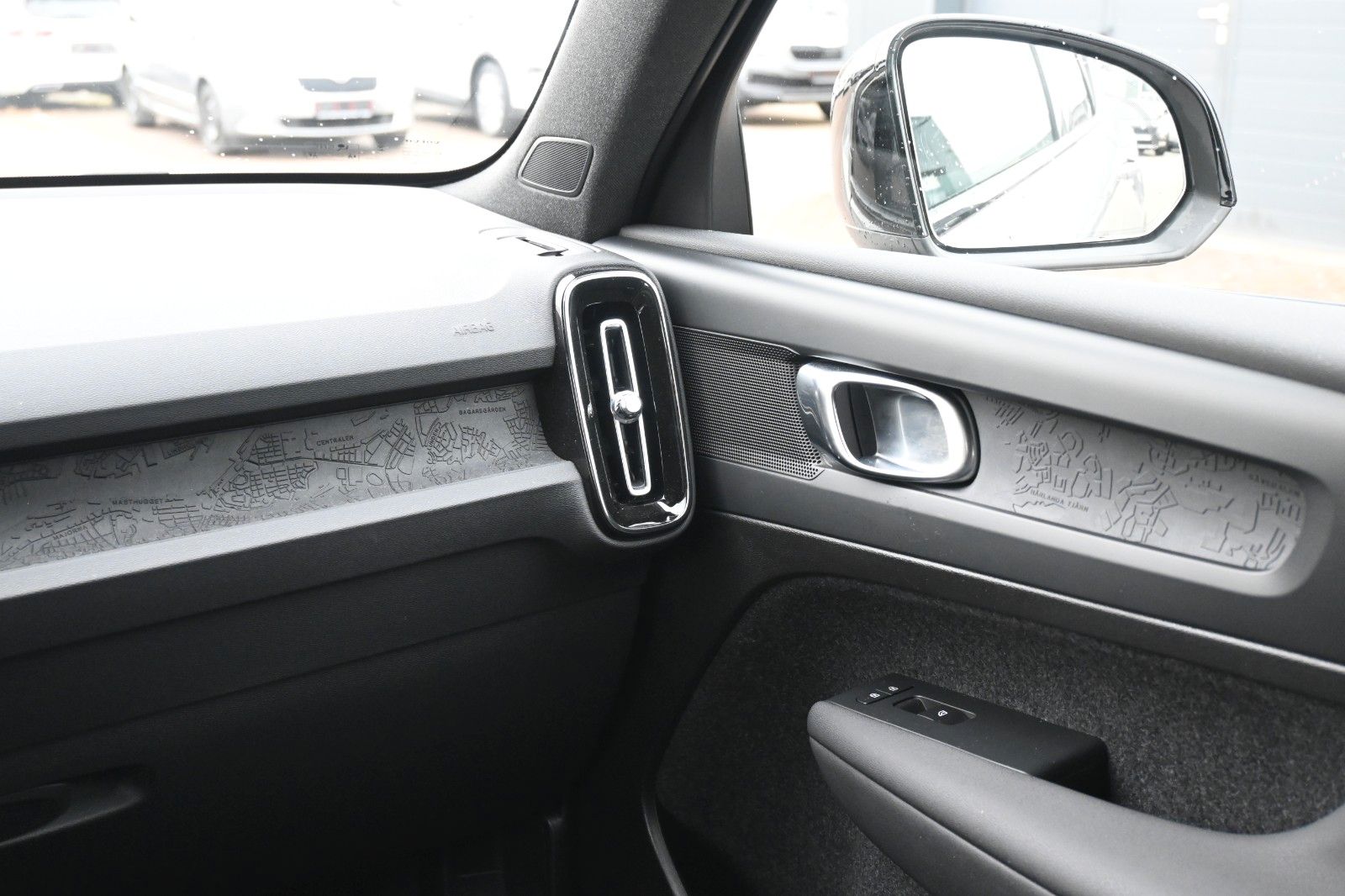 Fahrzeugabbildung Volvo XC40 Single Ext. Range Plus*LED*STHZ*CAM*BLIS