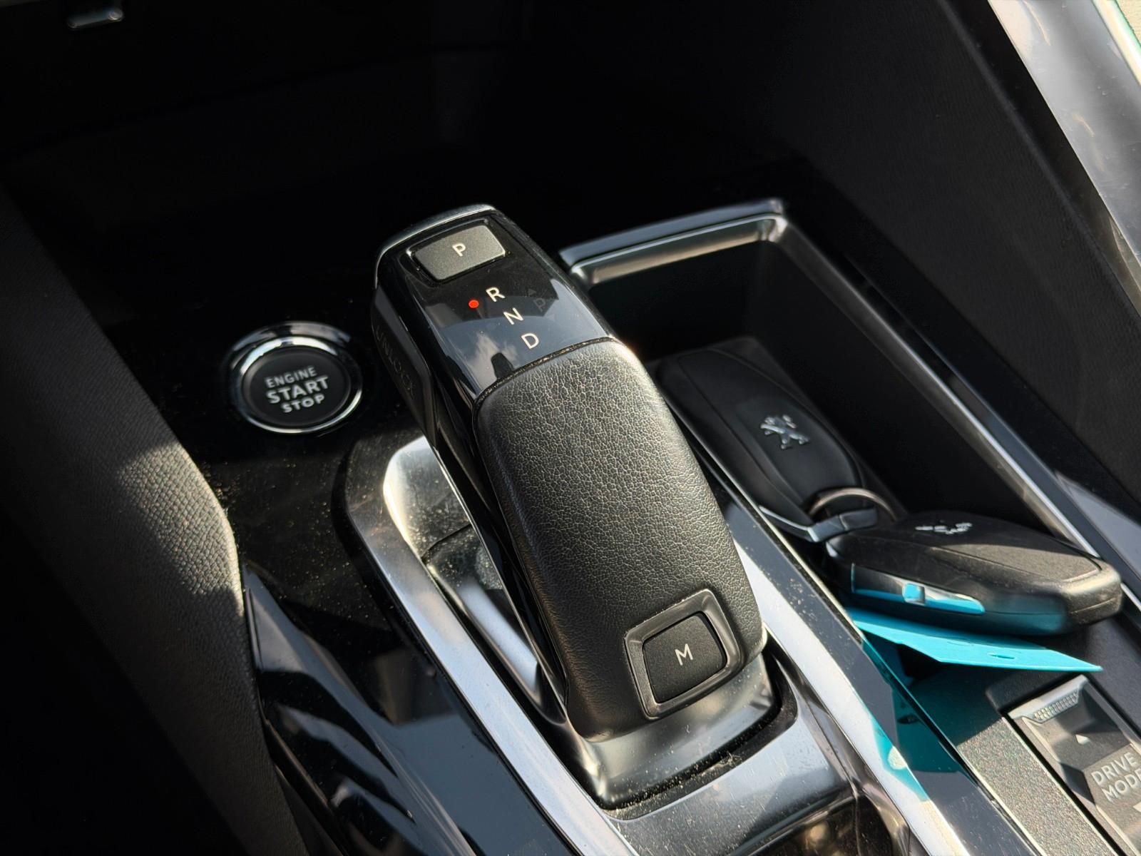 Peugeot 3008 GT Garantie*Pano*1.Hand*180°Keyless*Navi*