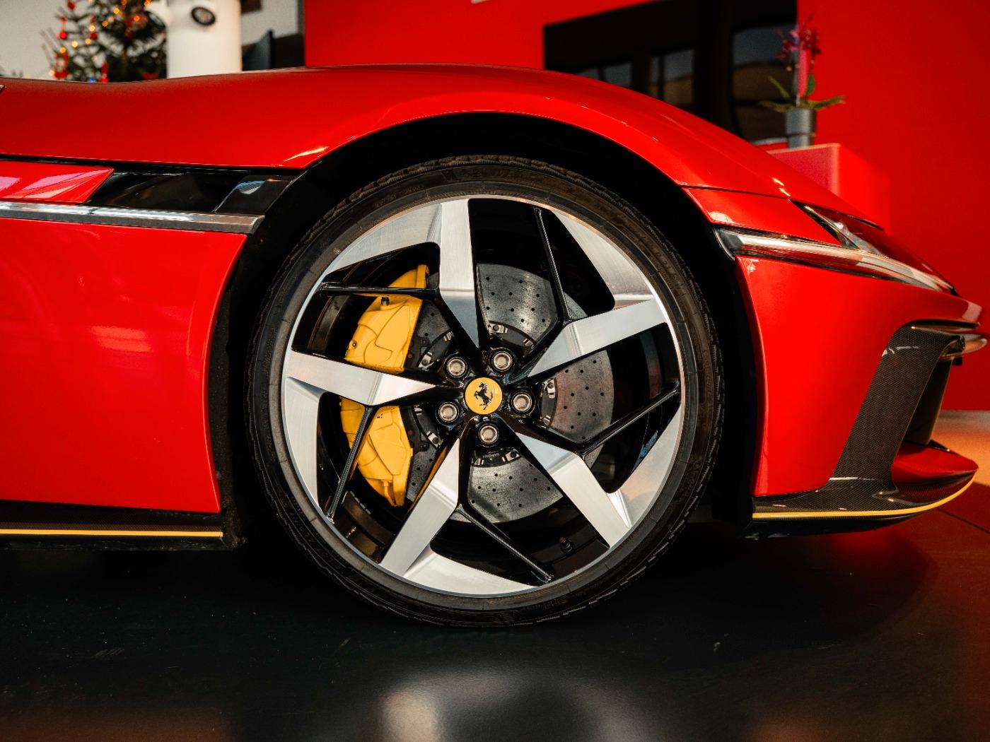 Ferrari 12Cilindri Panoramadach*Lift*HiFi-Burmester