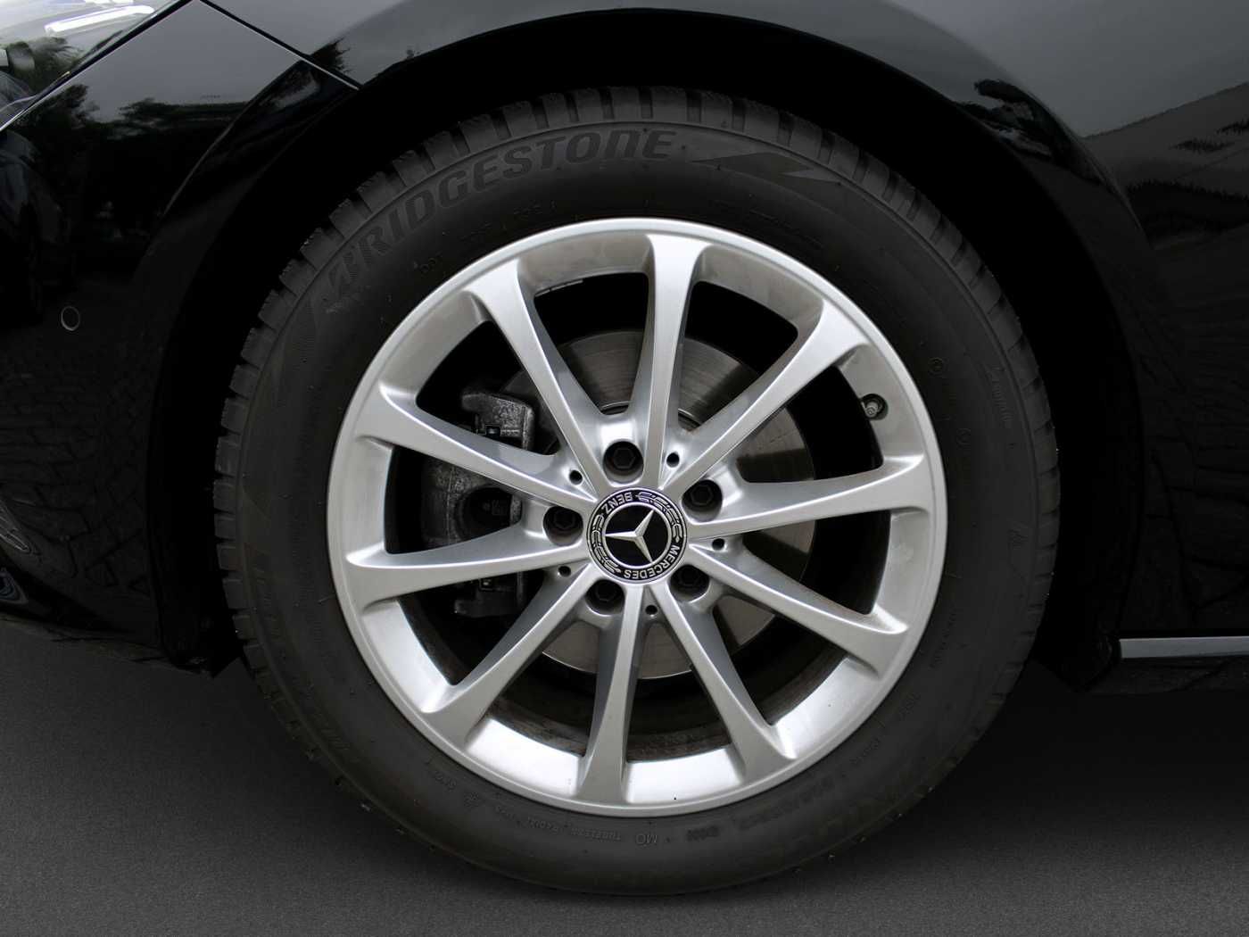 Fahrzeugabbildung Mercedes-Benz CLA 180 Shooting Brake