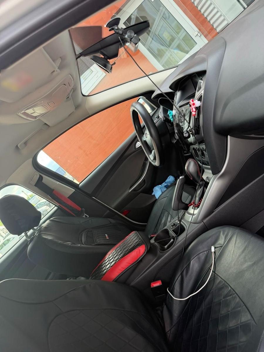 Ford Focus 2014 — photo 8