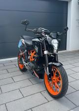 KTM Duke 390 A2 Neue Reifen + Kettensatz TÜV 05/27 - KTM Motorräder in Augsburg