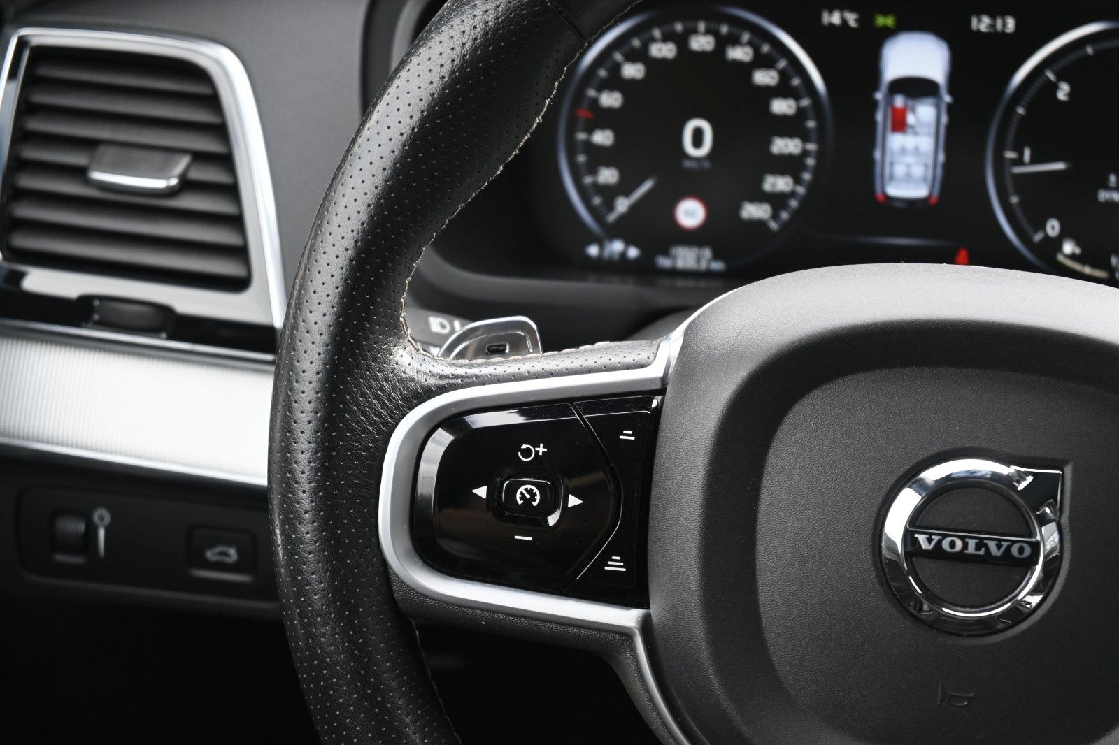Fahrzeugabbildung Volvo XC90 D5 R-Design*VOLL*PANO*LUFT*255PS*MIETKAUF
