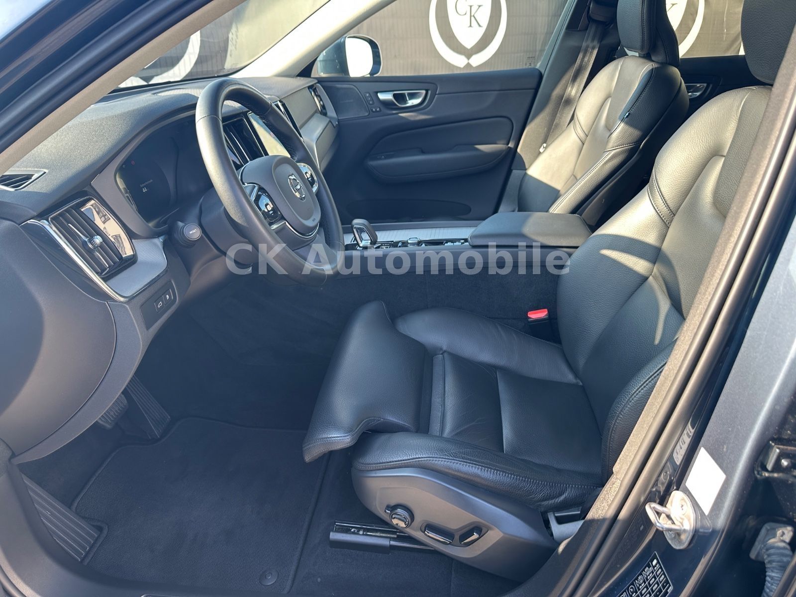 Fahrzeugabbildung Volvo XC60 T6 Plus Bright Recharge AWD/Navi/Pano/AHK