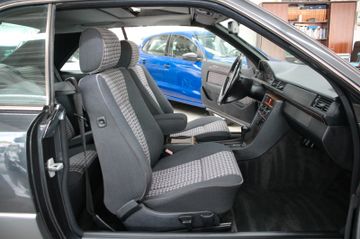 Mercedes E 320 - 11