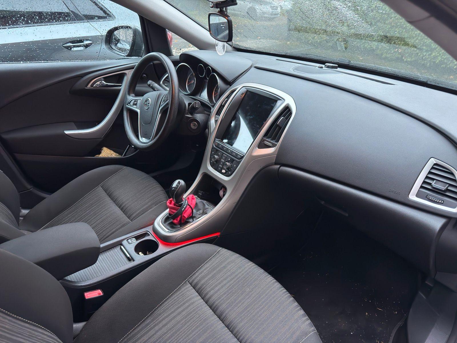 Opel Astra 2012 — engine 120 HP (88kW)