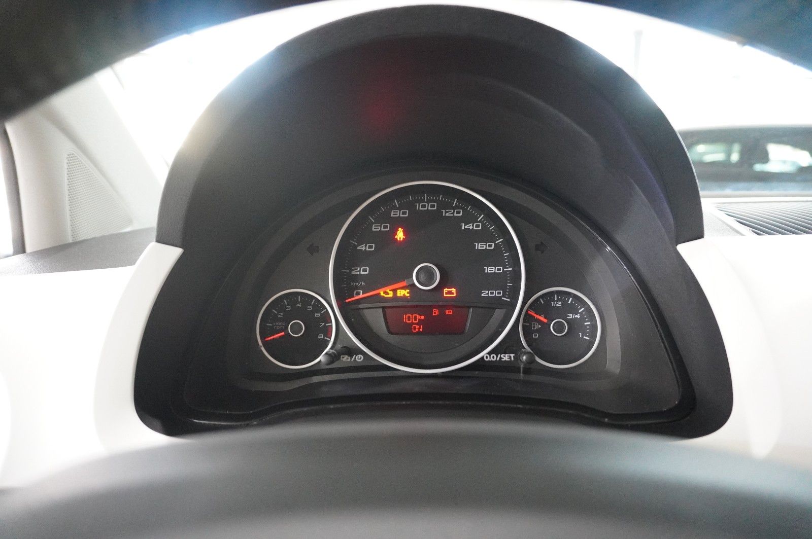 Fahrzeugabbildung SEAT Mii 1.0 MPI CHIC 3-TÜR KLIMA/PDC/USB/TEMP./AUX