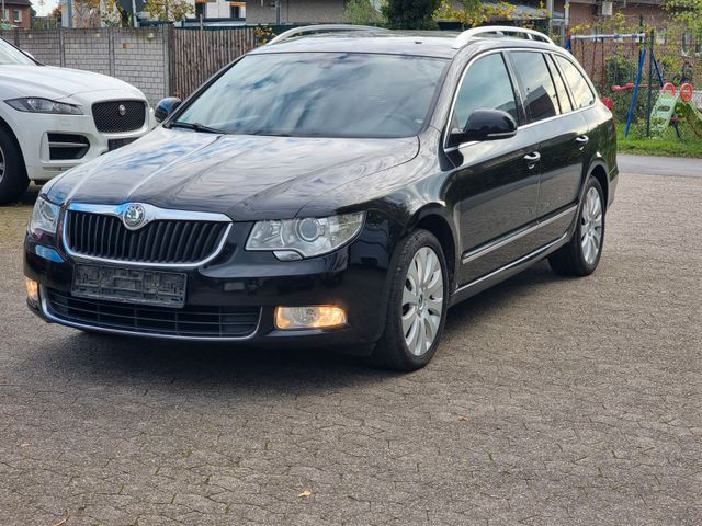 Skoda Superb Combi Elegance 2.Hd Leder Navi AHK  usw.