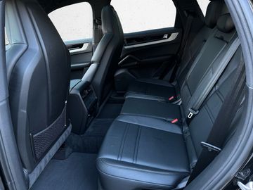 Porsche Cayenne - 8
