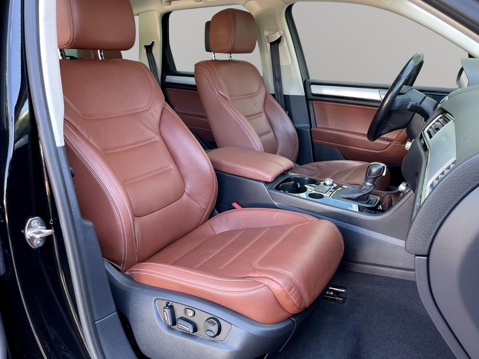 Volkswagen TOUAREG V6 TDI 4 MOTION LEDER PANORA SCHECKHEFT