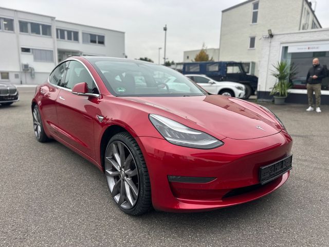 TESLA Model 3 Performance Dual AWD 530 Km Reichwe