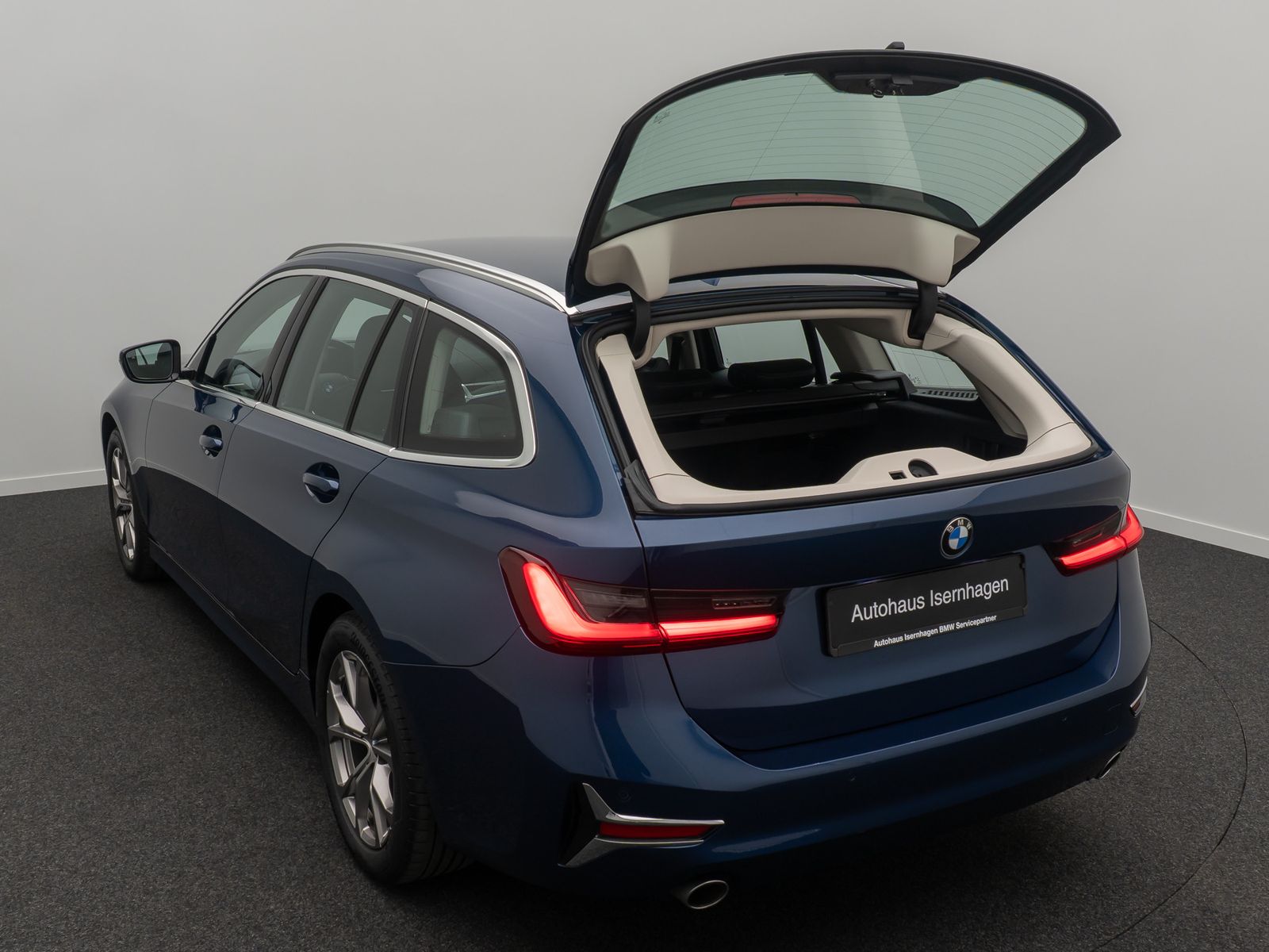 Fahrzeugabbildung BMW 318d Luxury Line DAB Alarm Geschwindigreg HiFi