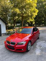 BMW 330i E90 LCI - BMW 330 aus 2010: 330i
