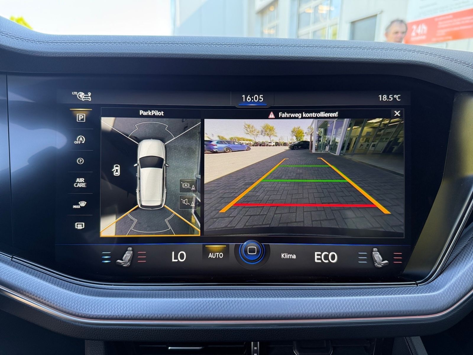 Volkswagen Touareg 3.0 TDI V6 4M R-LINE BLACK AHK DYNAUDIO foto 14