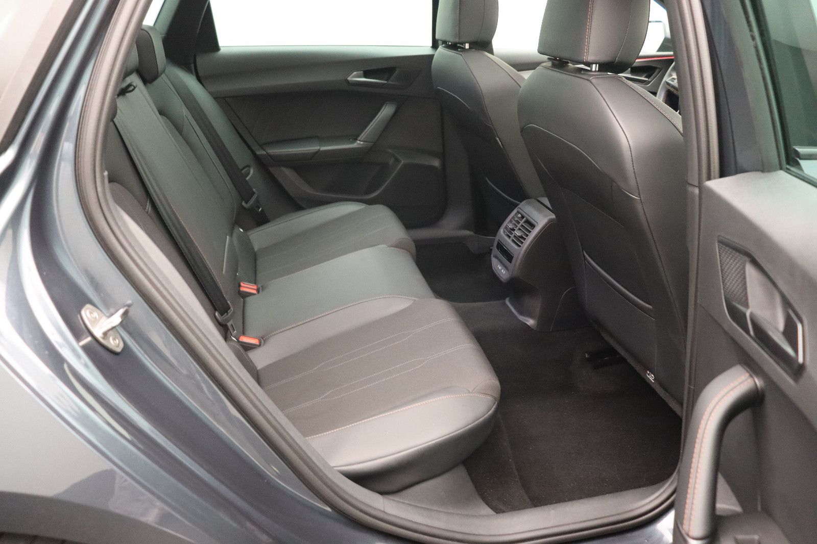 Fahrzeugabbildung CUPRA Leon ST 1.5 eTSI DSG LED Pano Beats